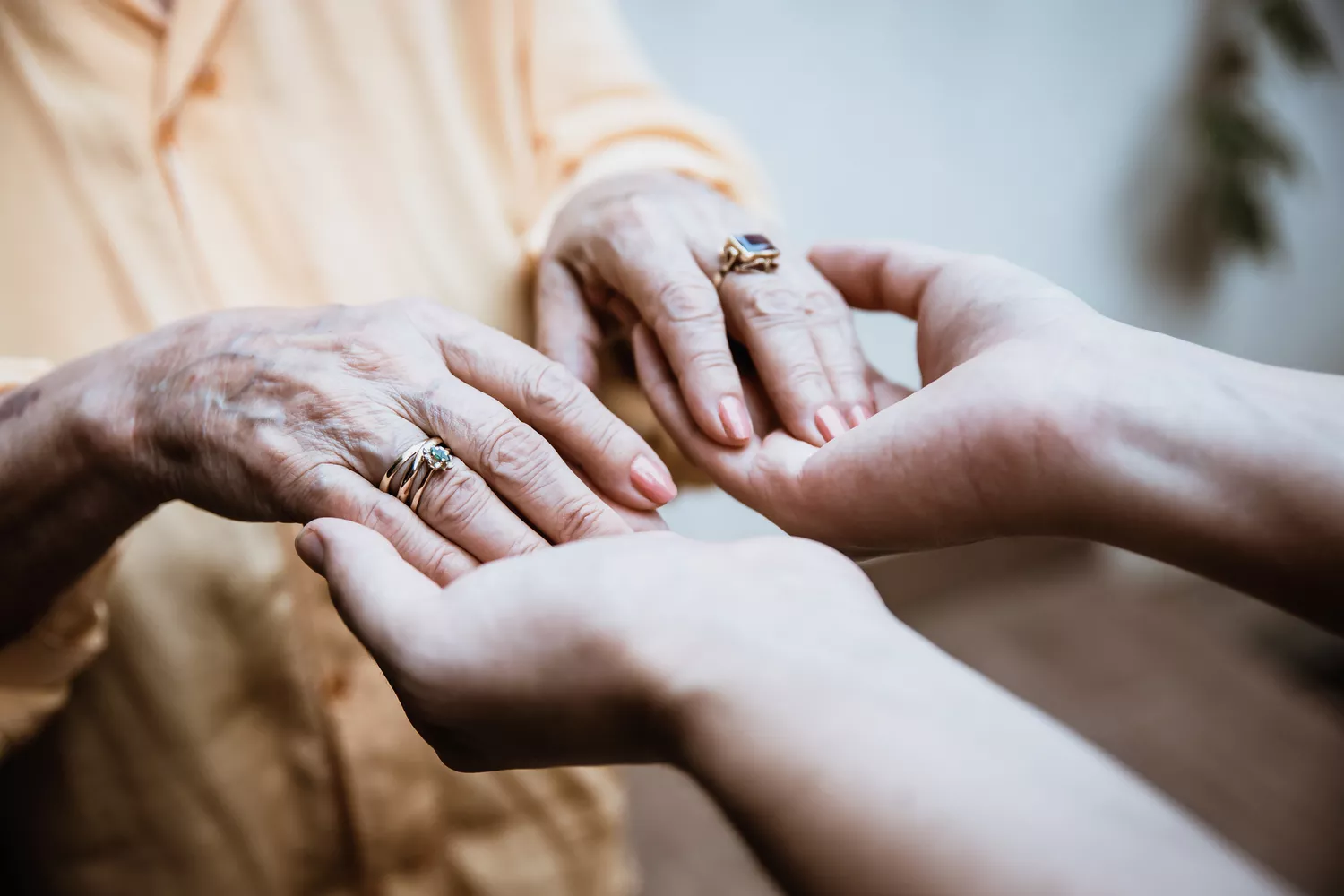 神經學家測試一個人的手部反應