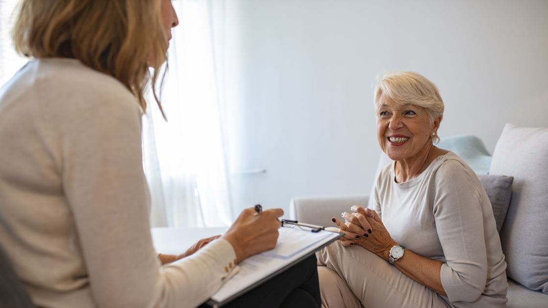 心理治療對于解決中風后的抑郁和焦慮非常重要，因為這些是非常常見的癥??狀。
