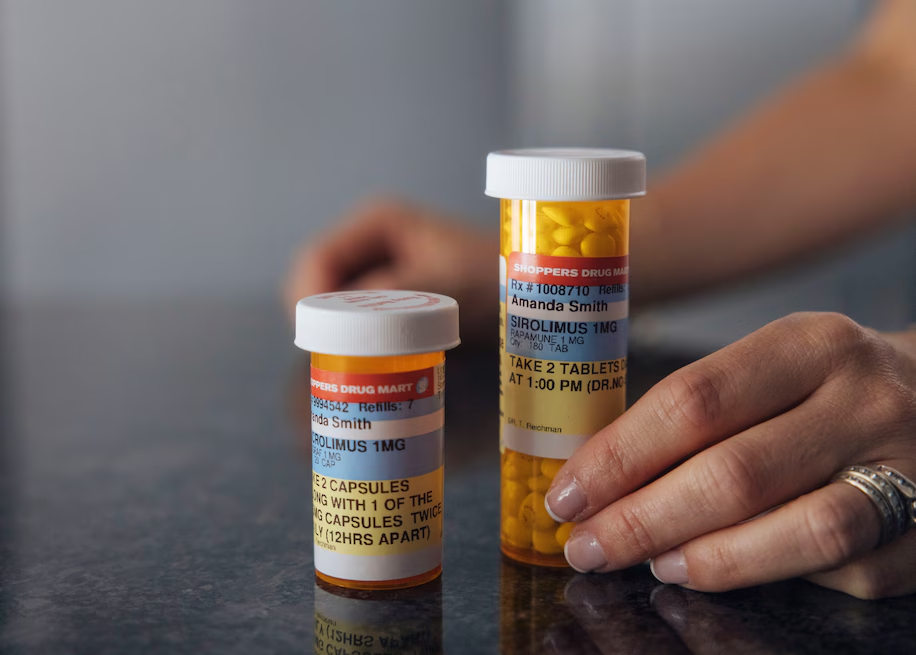 像史密斯這樣的患者必須服用免疫抑制藥物,以防止身體排斥產(chǎn)生胰島素的移植細(xì)胞 像史密斯這樣的患者必須服用免疫抑制藥物,以防止身體排斥產(chǎn)生胰島素的移植細(xì)胞