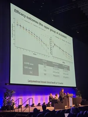 在澳大利亞墨爾本舉行的 PACTALS 2025 國際 ALS 大會上,CorestemChemon 公司展示了其“Neuronata-R”產品(圖片來源:CorestemChemon)。 在澳大利亞墨爾本舉行的 PACTALS 2025 國際 ALS 大會上,CorestemChemon 公司展示了其“Neuronata-R”產品(圖片來源:CorestemChemon)。