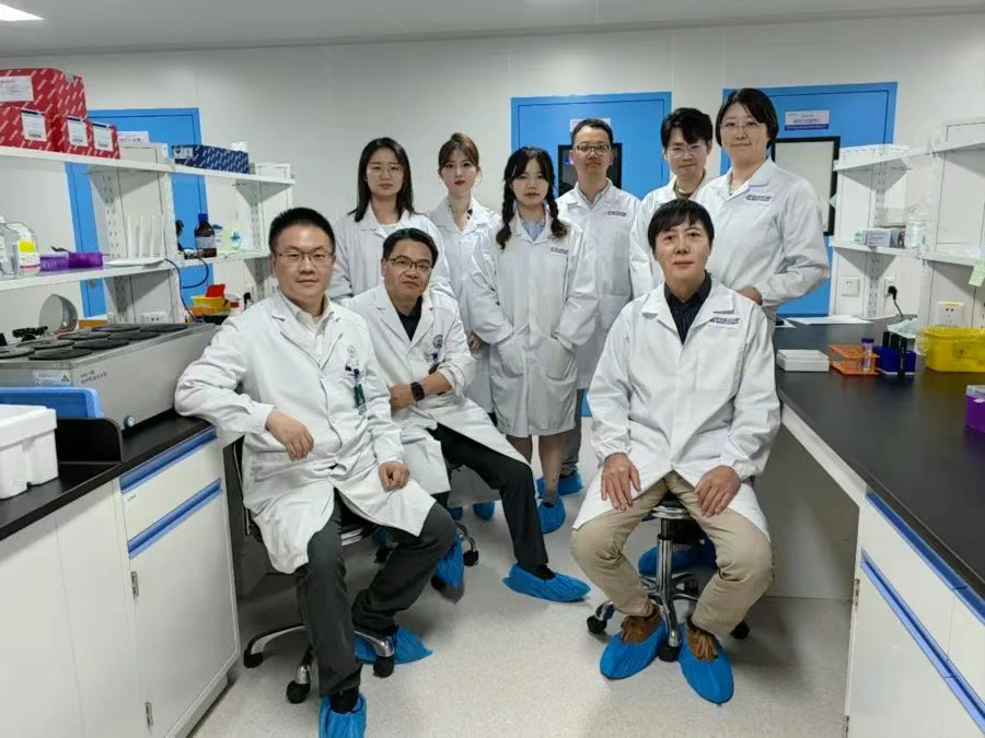 研發團隊(前排左一為殷浩,前排右一為程新) 研發團隊(前排左一為殷浩,前排右一為程新)